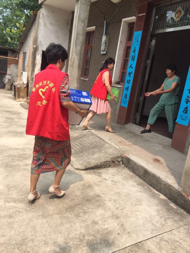 鄂州经济开发区“夏送清凉，巾帼关爱”活动-各级动态-鄂州妇女网